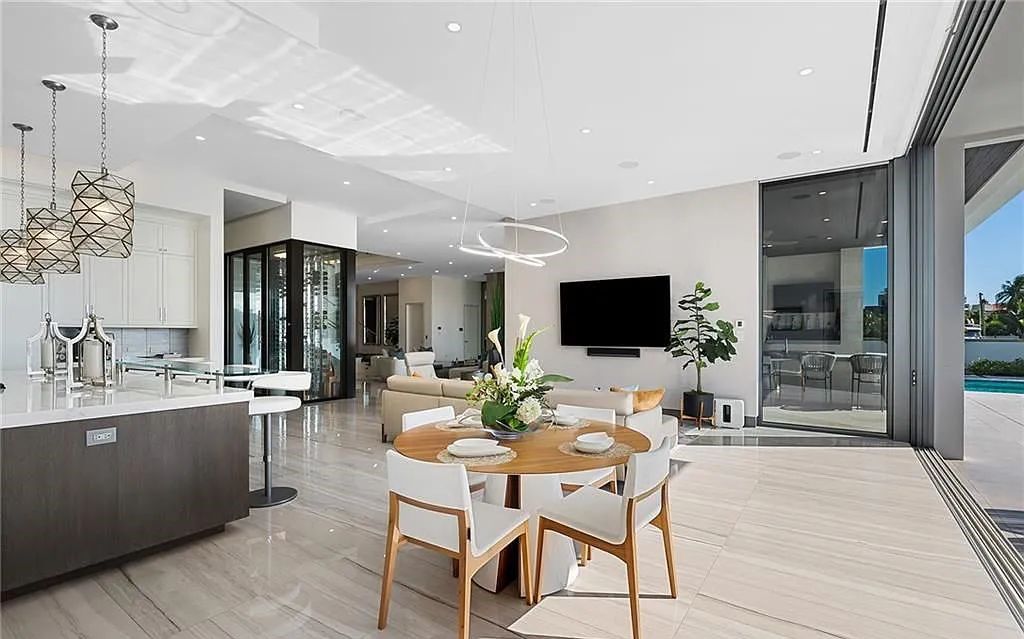 Experience modern coastal living at its finest with 1425 E Lake Drive, a stunning 5-bedroom, 8-bathroom home in prestigious Harbor Beach, Fort Lauderdale, Florida.