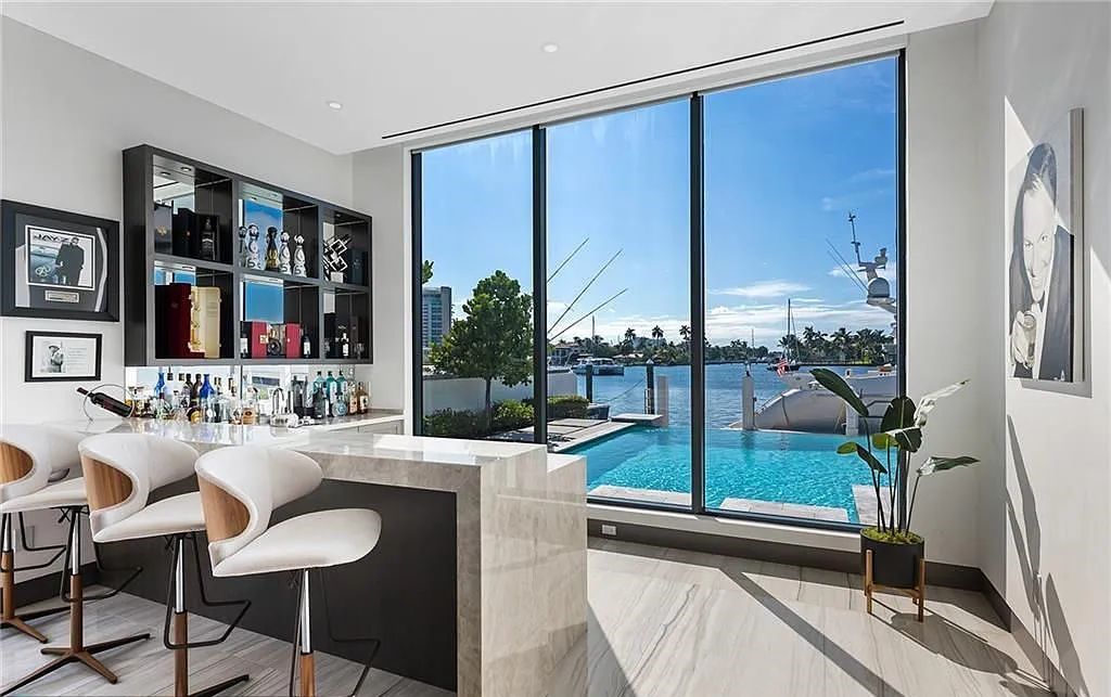 Experience modern coastal living at its finest with 1425 E Lake Drive, a stunning 5-bedroom, 8-bathroom home in prestigious Harbor Beach, Fort Lauderdale, Florida.
