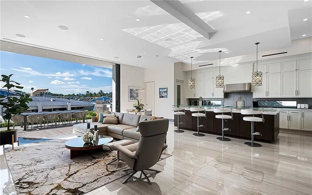 Experience modern coastal living at its finest with 1425 E Lake Drive, a stunning 5-bedroom, 8-bathroom home in prestigious Harbor Beach, Fort Lauderdale, Florida.