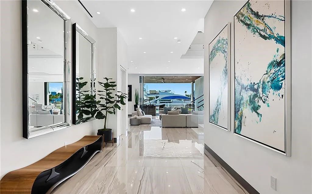 Experience modern coastal living at its finest with 1425 E Lake Drive, a stunning 5-bedroom, 8-bathroom home in prestigious Harbor Beach, Fort Lauderdale, Florida.