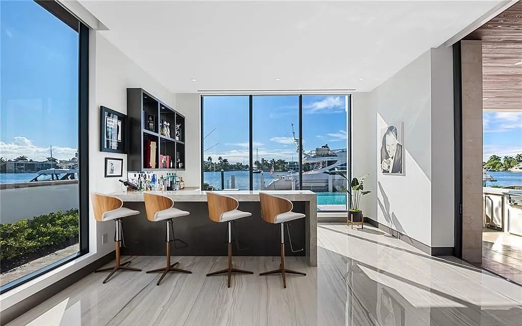 Experience modern coastal living at its finest with 1425 E Lake Drive, a stunning 5-bedroom, 8-bathroom home in prestigious Harbor Beach, Fort Lauderdale, Florida.