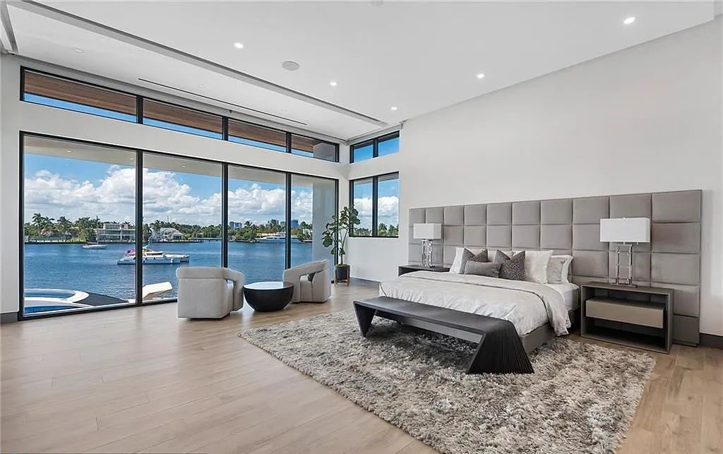 Experience modern coastal living at its finest with 1425 E Lake Drive, a stunning 5-bedroom, 8-bathroom home in prestigious Harbor Beach, Fort Lauderdale, Florida.