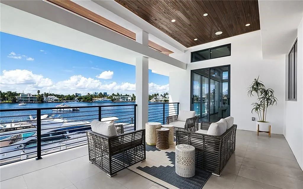 Experience modern coastal living at its finest with 1425 E Lake Drive, a stunning 5-bedroom, 8-bathroom home in prestigious Harbor Beach, Fort Lauderdale, Florida.