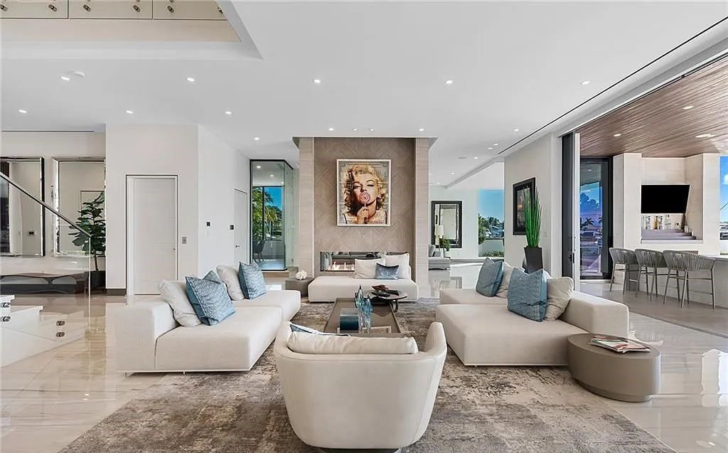 Experience modern coastal living at its finest with 1425 E Lake Drive, a stunning 5-bedroom, 8-bathroom home in prestigious Harbor Beach, Fort Lauderdale, Florida.