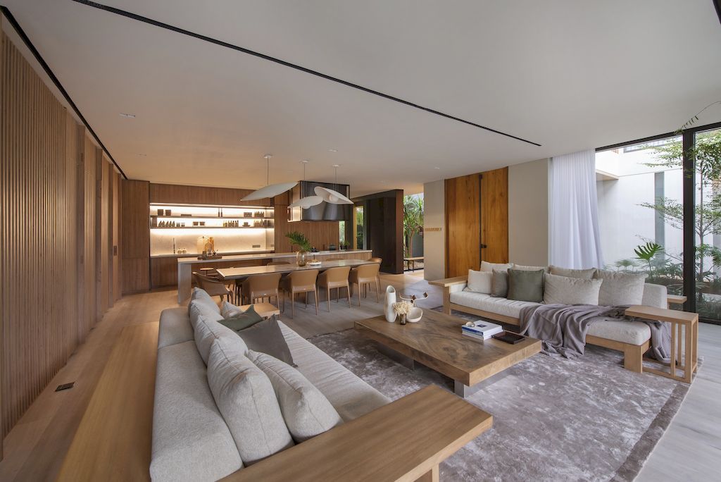 House of Screens, Elegant tropical Home by PXP Design Workshop Co