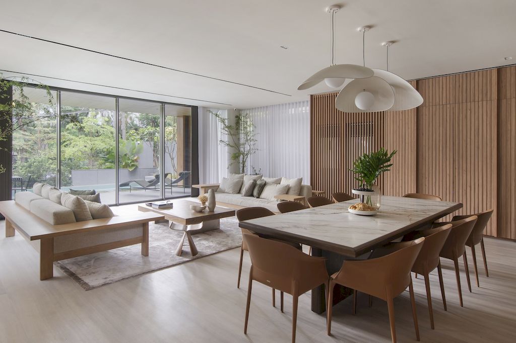 House of Screens, Elegant tropical Home by PXP Design Workshop Co