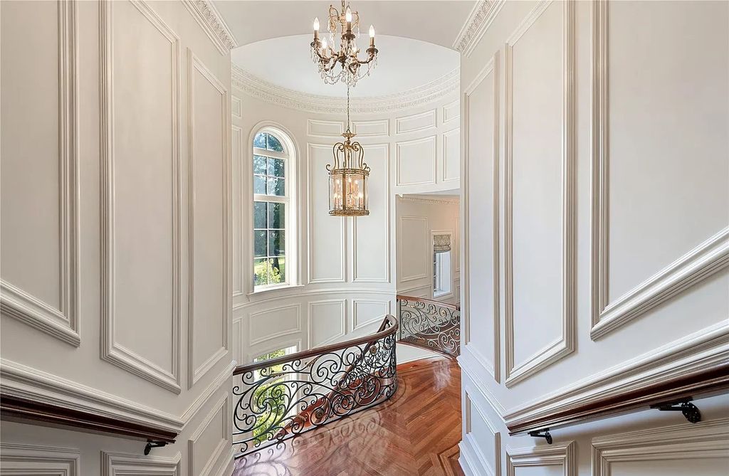 Informed by a Classic Aesthetic While Embracing the Best of What is Contemporary This Property in Mill Neck NY Lists at 14 12