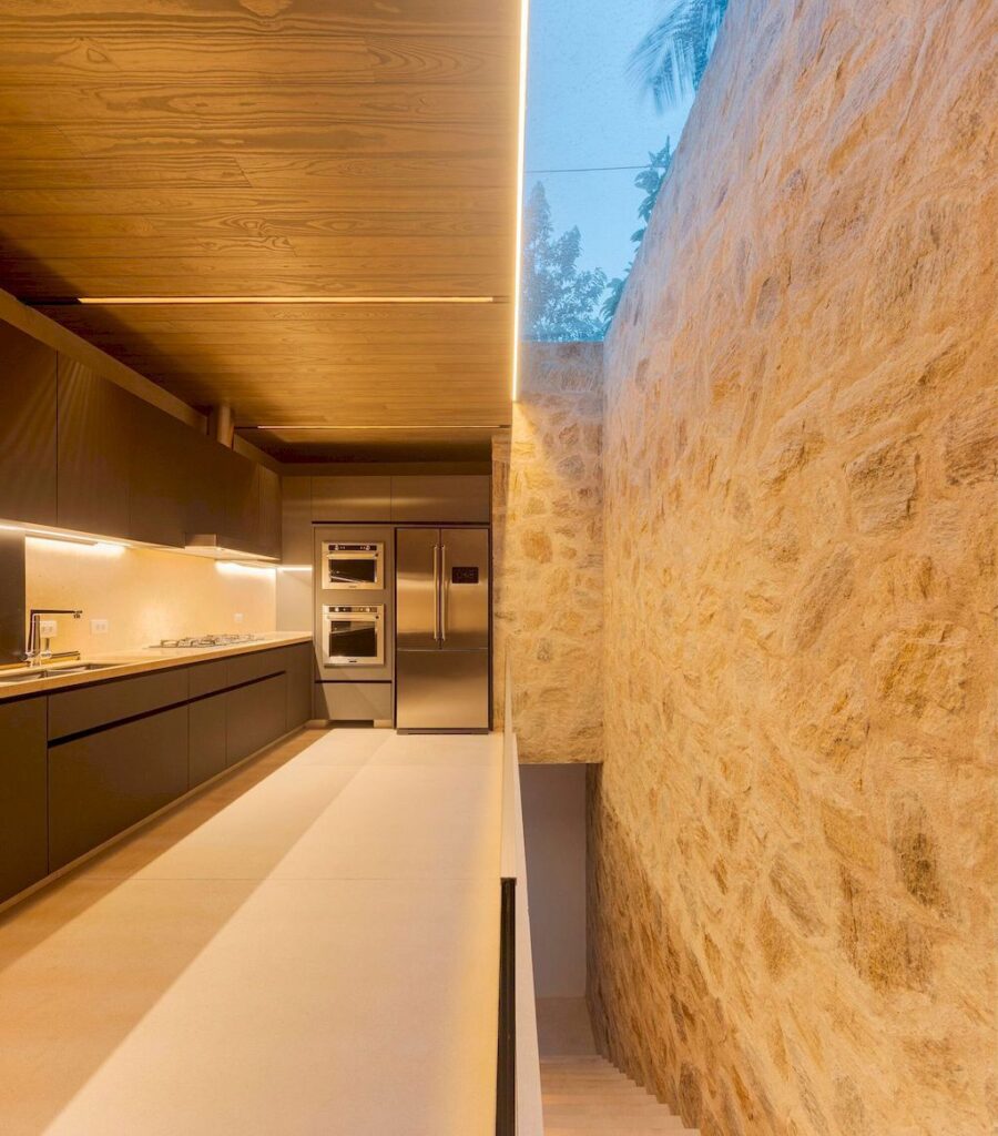 LAB House, stunning home blend in with nature by Studio Arthur Casas