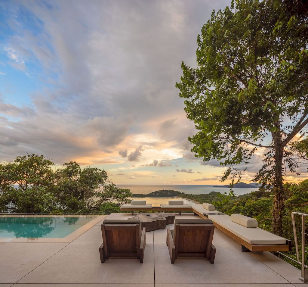 LAB House, stunning home blend in with nature by Studio Arthur Casas