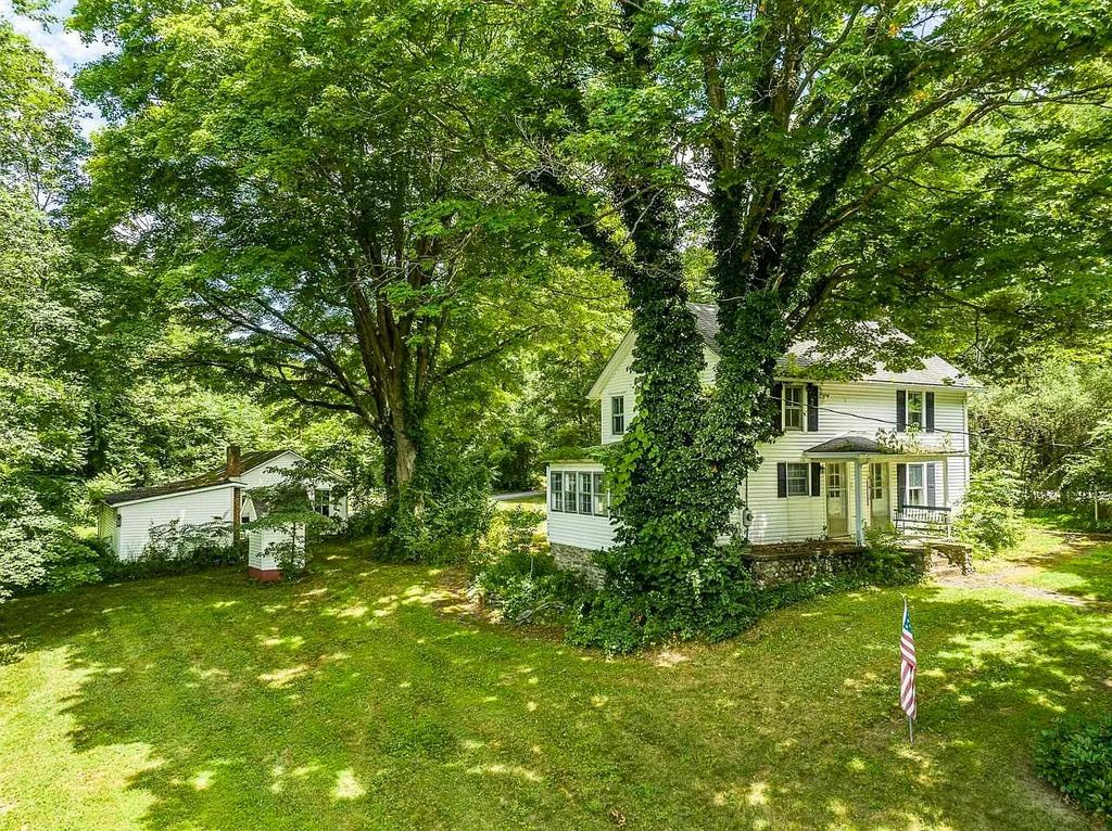 The Home in Millbrook is constructed of standing dead timber from the west and immense stone from Pennsylvania, now available for sale. This home located at 521 Stanford Rd, Millbrook, New York