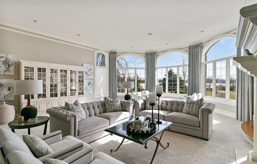 The Estate in Fenton is a luxurious home meticulously built with no detail was spared now available for sale. This home located at 13123 Log Cabin Point, Fenton, Michigan; offering 04 bedrooms and 06 bathrooms with 6,990 square feet of living spaces.