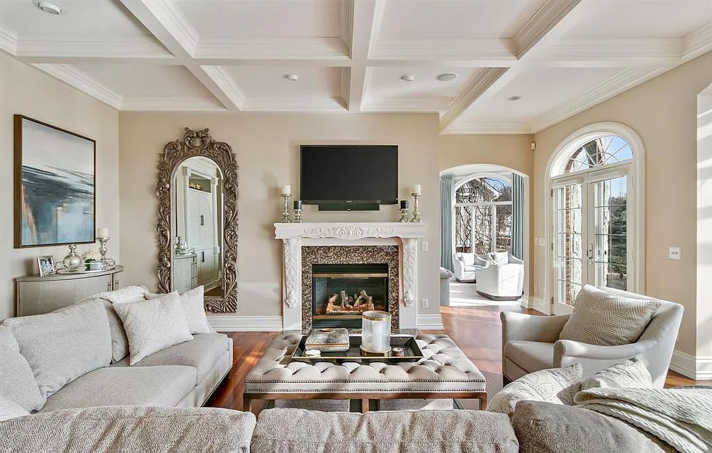 The Estate in Fenton is a luxurious home meticulously built with no detail was spared now available for sale. This home located at 13123 Log Cabin Point, Fenton, Michigan; offering 04 bedrooms and 06 bathrooms with 6,990 square feet of living spaces.