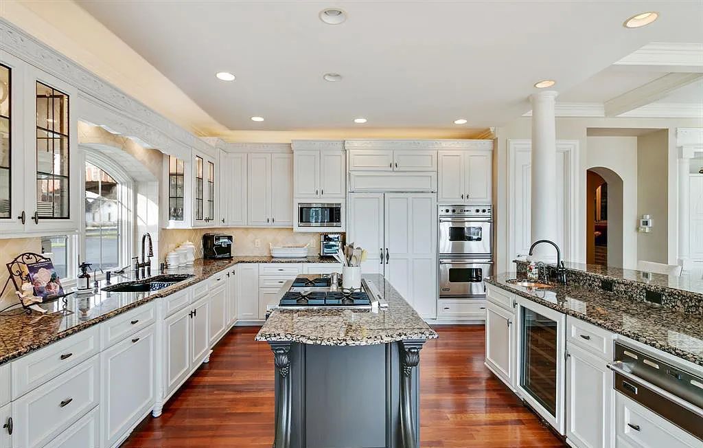 The Estate in Fenton is a luxurious home meticulously built with no detail was spared now available for sale. This home located at 13123 Log Cabin Point, Fenton, Michigan; offering 04 bedrooms and 06 bathrooms with 6,990 square feet of living spaces.