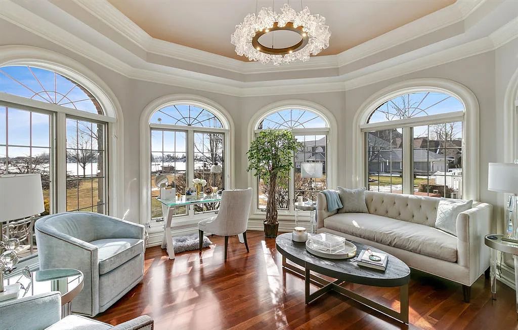 The Estate in Fenton is a luxurious home meticulously built with no detail was spared now available for sale. This home located at 13123 Log Cabin Point, Fenton, Michigan; offering 04 bedrooms and 06 bathrooms with 6,990 square feet of living spaces.