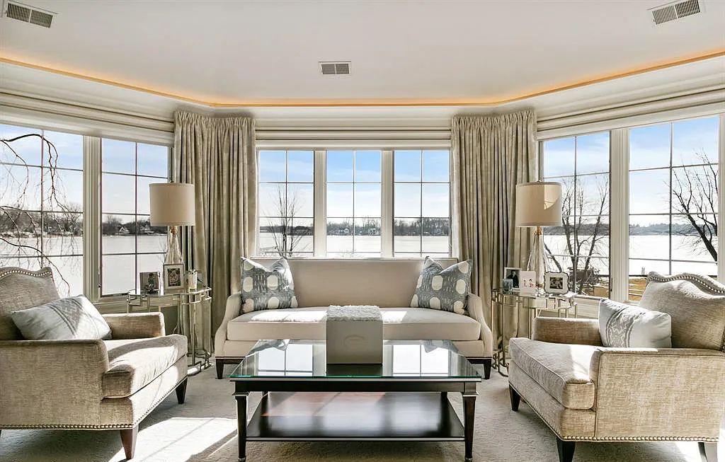 The Estate in Fenton is a luxurious home meticulously built with no detail was spared now available for sale. This home located at 13123 Log Cabin Point, Fenton, Michigan; offering 04 bedrooms and 06 bathrooms with 6,990 square feet of living spaces.