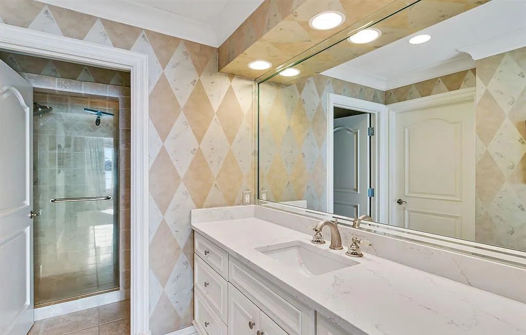 The Estate in Fenton is a luxurious home meticulously built with no detail was spared now available for sale. This home located at 13123 Log Cabin Point, Fenton, Michigan; offering 04 bedrooms and 06 bathrooms with 6,990 square feet of living spaces.