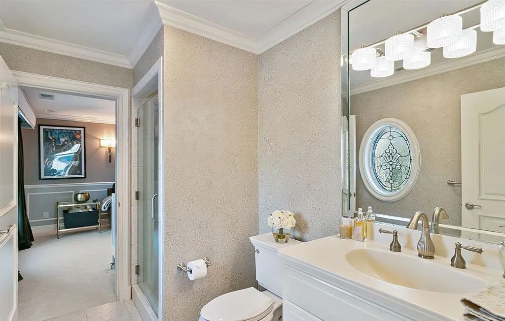 The Estate in Fenton is a luxurious home meticulously built with no detail was spared now available for sale. This home located at 13123 Log Cabin Point, Fenton, Michigan; offering 04 bedrooms and 06 bathrooms with 6,990 square feet of living spaces.
