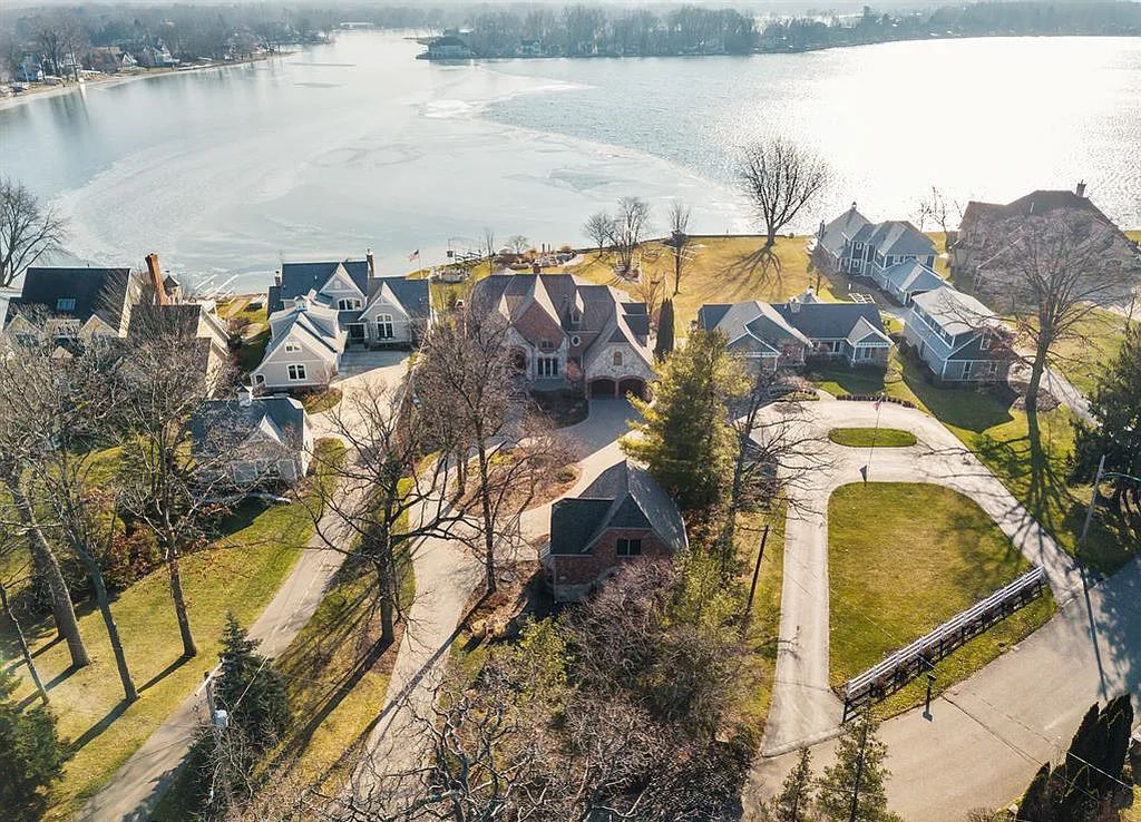 The Estate in Fenton is a luxurious home meticulously built with no detail was spared now available for sale. This home located at 13123 Log Cabin Point, Fenton, Michigan; offering 04 bedrooms and 06 bathrooms with 6,990 square feet of living spaces.