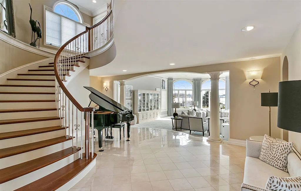 The Estate in Fenton is a luxurious home meticulously built with no detail was spared now available for sale. This home located at 13123 Log Cabin Point, Fenton, Michigan; offering 04 bedrooms and 06 bathrooms with 6,990 square feet of living spaces.