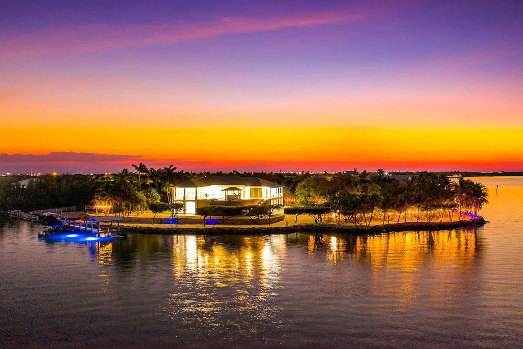 Stunning Beachfront Paradise in Marathon Florida with Private Beach and Dock is Offering at 13.895 Million 7