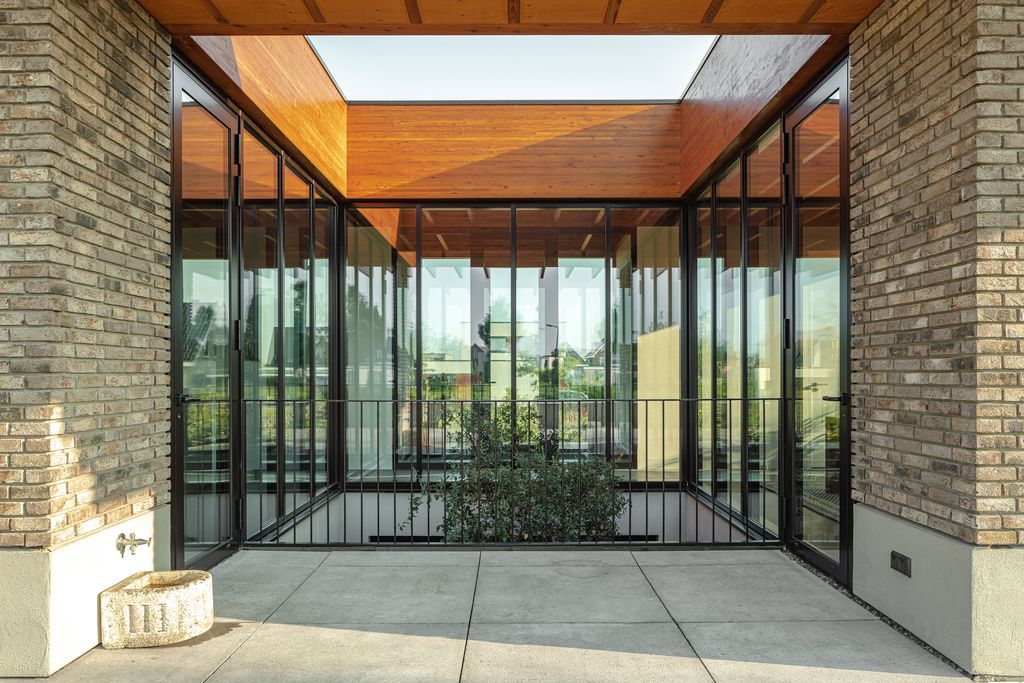 Terphouse Rotterdam, Sustainable Home with Timber roof by Studio AAAN