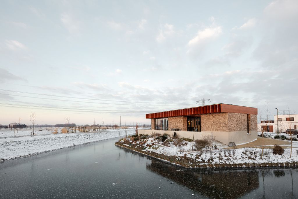 Terphouse Rotterdam, Sustainable Home with Timber roof by Studio AAAN