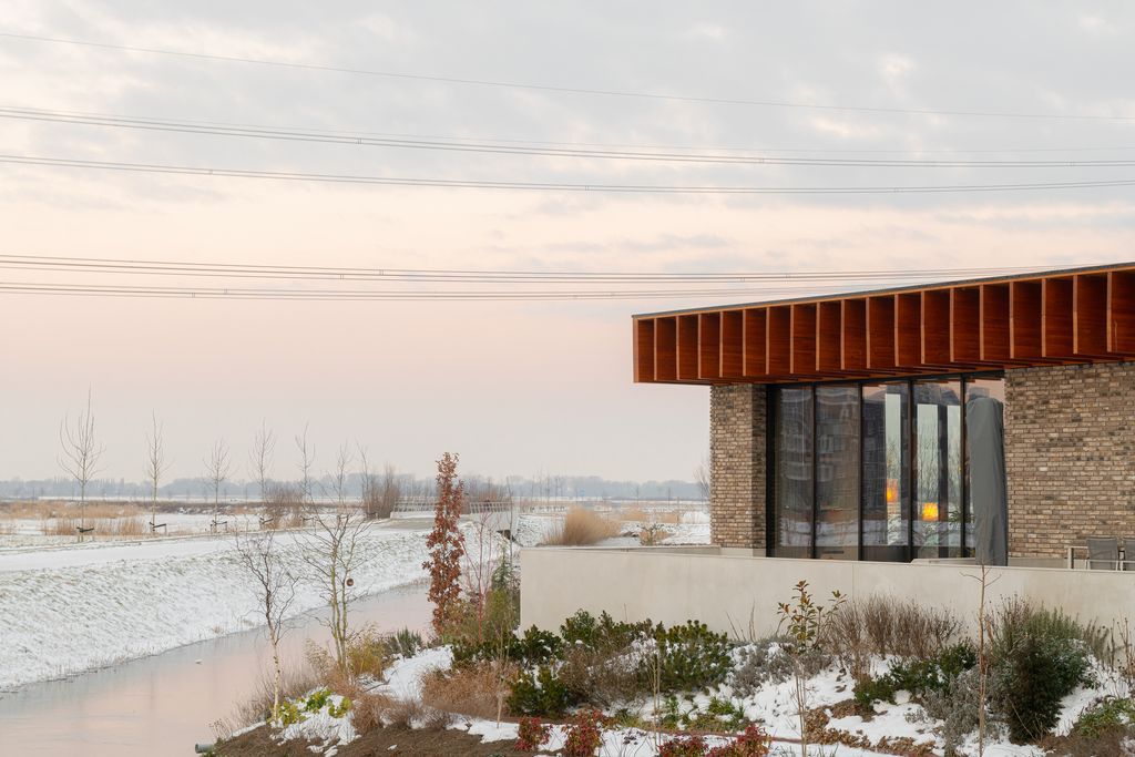 Terphouse Rotterdam, Sustainable Home with Timber roof by Studio AAAN