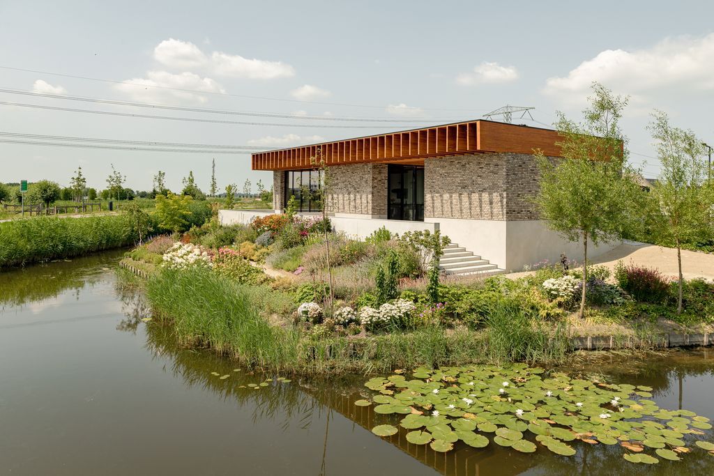 Terphouse Rotterdam, Sustainable Home with Timber roof by Studio AAAN