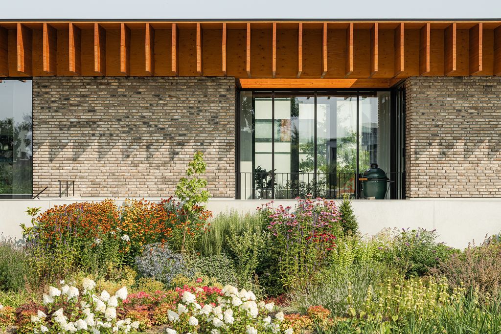 Terphouse Rotterdam, Sustainable Home with Timber roof by Studio AAAN