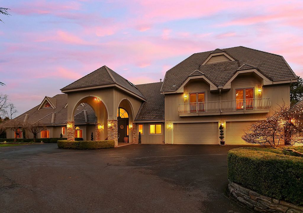 The Estate in Wilsonville is a luxurious home providing a secluded retreat yet with maximal river views now available for sale. This home located at 12300 SW Riverview Ln, Wilsonville, Oregon; offering 04 bedrooms and 04 bathrooms with 5,886 square feet of living spaces.