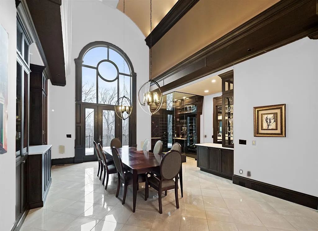 The Estate in Oakland is a luxurious home built for year-round entertaining and comfort with an open floor plan and multiple living areas now available for sale. This home located at 712 E Gunn Rd, Oakland, Michigan; offering 06 bedrooms and 09 bathrooms with 7,292 square feet of living spaces.