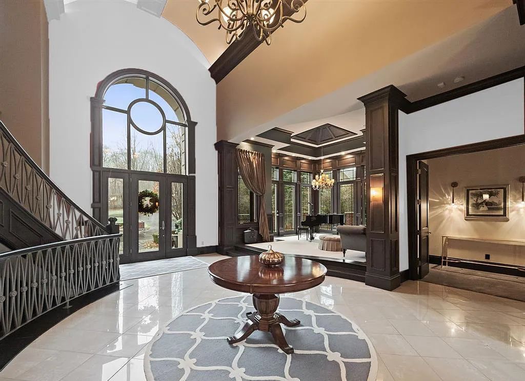 The Estate in Oakland is a luxurious home built for year-round entertaining and comfort with an open floor plan and multiple living areas now available for sale. This home located at 712 E Gunn Rd, Oakland, Michigan; offering 06 bedrooms and 09 bathrooms with 7,292 square feet of living spaces.