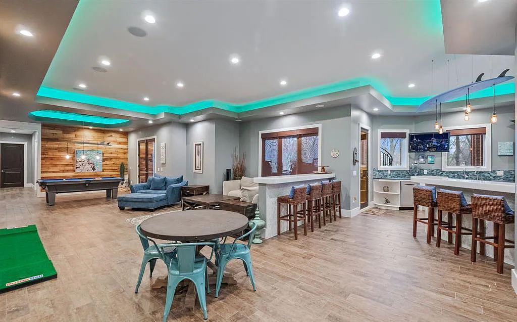 The Estate in Oakland is a luxurious home built for year-round entertaining and comfort with an open floor plan and multiple living areas now available for sale. This home located at 712 E Gunn Rd, Oakland, Michigan; offering 06 bedrooms and 09 bathrooms with 7,292 square feet of living spaces.