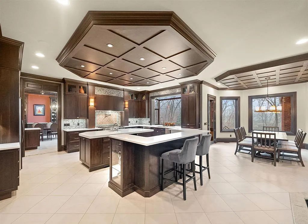 The Estate in Oakland is a luxurious home built for year-round entertaining and comfort with an open floor plan and multiple living areas now available for sale. This home located at 712 E Gunn Rd, Oakland, Michigan; offering 06 bedrooms and 09 bathrooms with 7,292 square feet of living spaces.