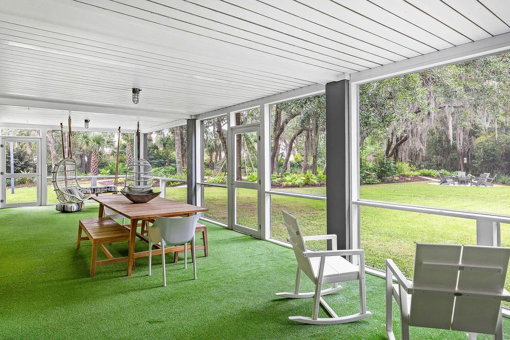 The Estate in Daniel Island is a luxurious home newly renovated with incomparable features and finishes now available for sale. This home located at 181 River Green Pl, Daniel Island, South Carolina; offering 05 bedrooms and 06 bathrooms with 4,432 square feet of living spaces.