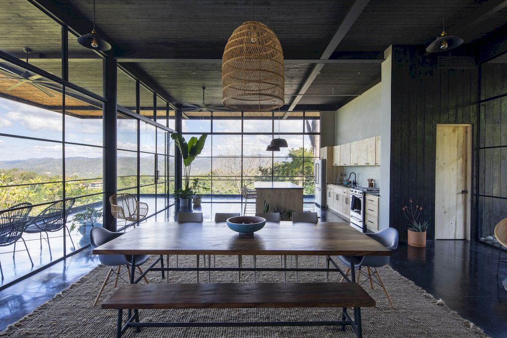 Tres Amores House Frames Views of the Pacific Ocean by Studio Saxe 7 Tres Amores House Frames Views of the Pacific Ocean by Studio Saxe