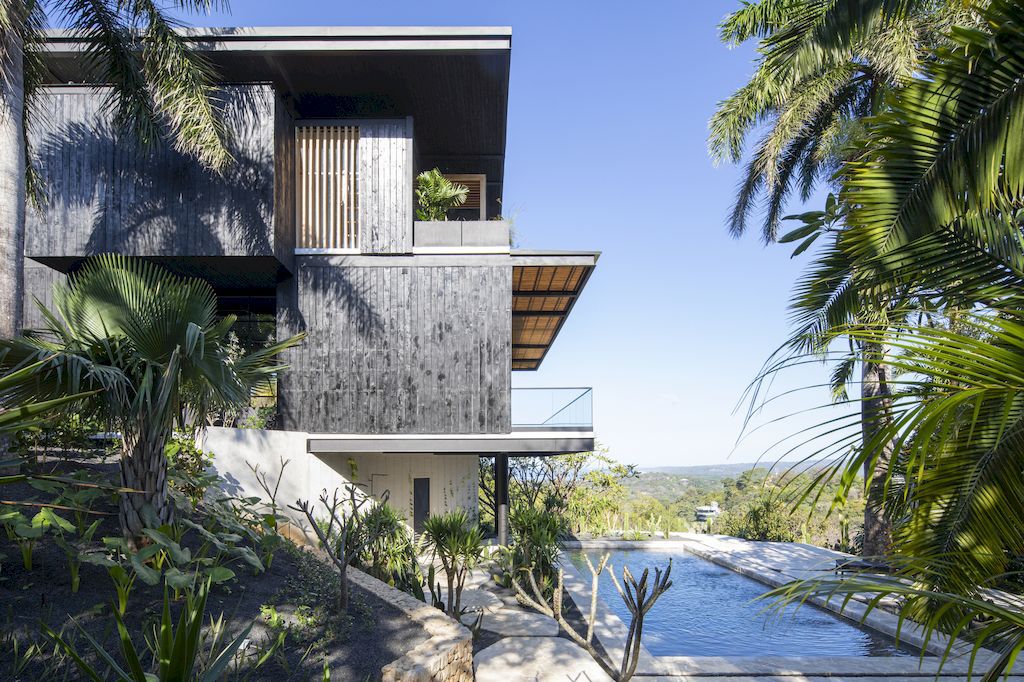 Tres Amores House Frames Views of the Pacific Ocean by Studio Saxe 5 Tres Amores House Frames Views of the Pacific Ocean by Studio Saxe