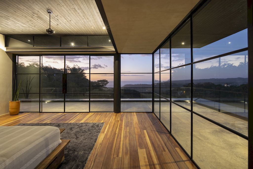 Tres Amores House Frames Views of the Pacific Ocean by Studio Saxe 12 Tres Amores House Frames Views of the Pacific Ocean by Studio Saxe