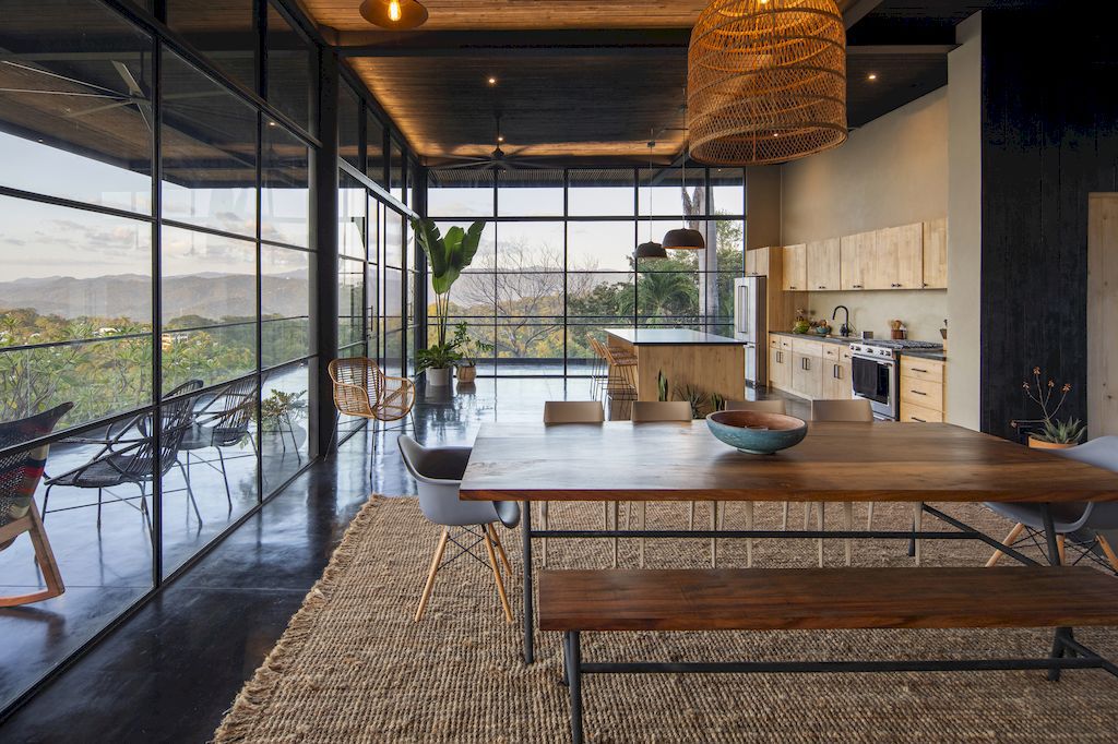 Tres Amores House Frames Views of the Pacific Ocean by Studio Saxe 14 Tres Amores House Frames Views of the Pacific Ocean by Studio Saxe 8