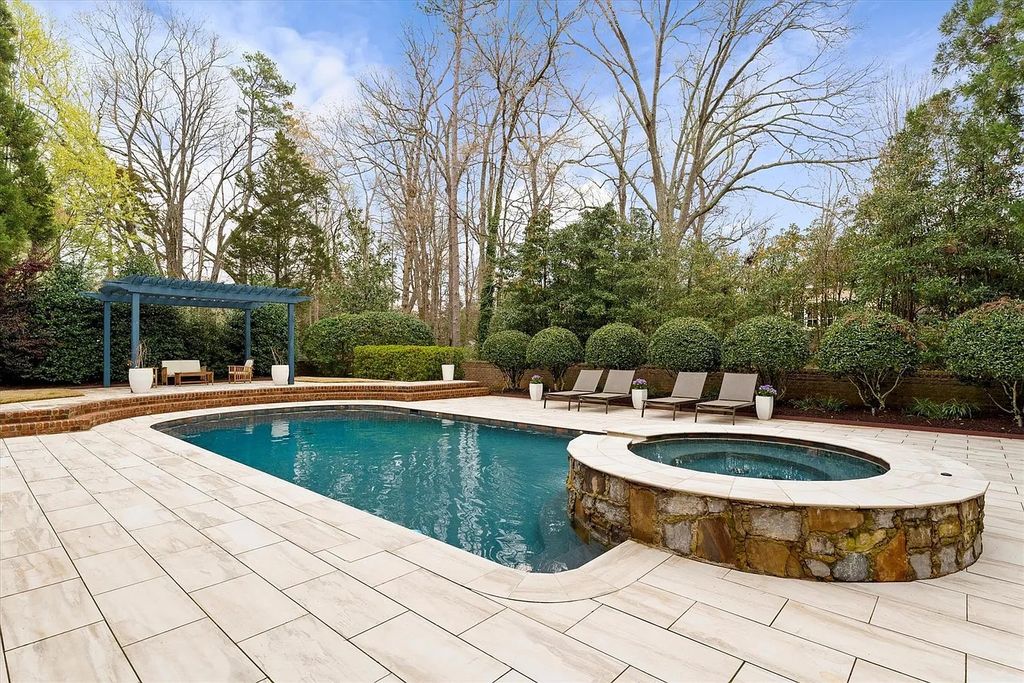 The House in Charlotte is a luxurious home consist of high-end custom features throughout, now available for sale. This home located at 3338 Leamington Ln, Charlotte, North Carolina
