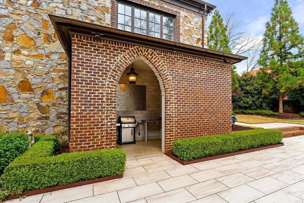 The House in Charlotte is a luxurious home consist of high-end custom features throughout, now available for sale. This home located at 3338 Leamington Ln, Charlotte, North Carolina