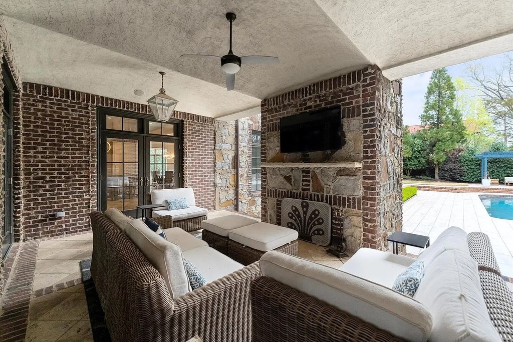 The House in Charlotte is a luxurious home consist of high-end custom features throughout, now available for sale. This home located at 3338 Leamington Ln, Charlotte, North Carolina