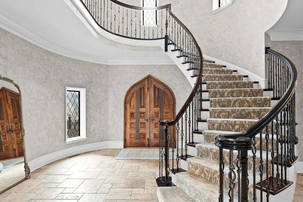 The House in Charlotte is a luxurious home consist of high-end custom features throughout, now available for sale. This home located at 3338 Leamington Ln, Charlotte, North Carolina