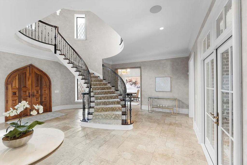 The House in Charlotte is a luxurious home consist of high-end custom features throughout, now available for sale. This home located at 3338 Leamington Ln, Charlotte, North Carolina