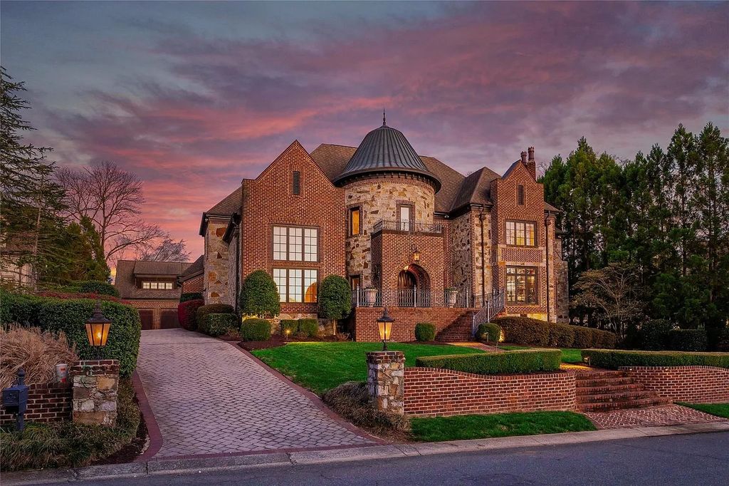 The House in Charlotte is a luxurious home consist of high-end custom features throughout, now available for sale. This home located at 3338 Leamington Ln, Charlotte, North Carolina