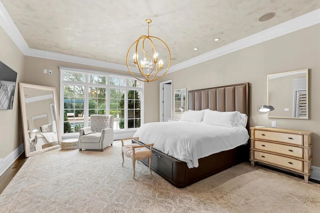 The House in Charlotte is a luxurious home consist of high-end custom features throughout, now available for sale. This home located at 3338 Leamington Ln, Charlotte, North Carolina
