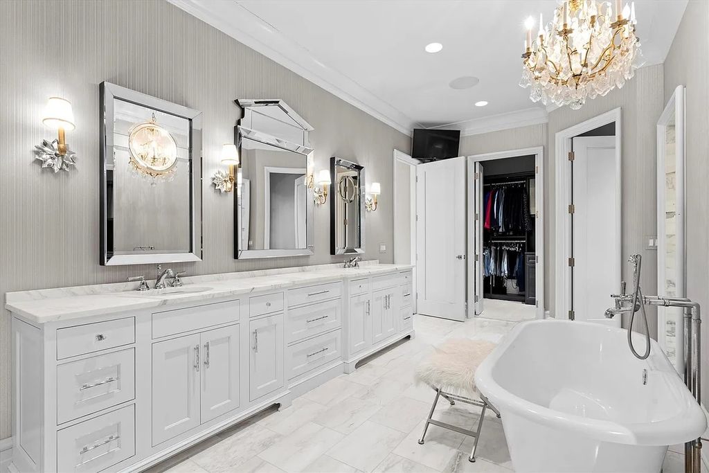 The House in Charlotte is a luxurious home consist of high-end custom features throughout, now available for sale. This home located at 3338 Leamington Ln, Charlotte, North Carolina
