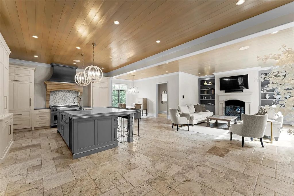 The House in Charlotte is a luxurious home consist of high-end custom features throughout, now available for sale. This home located at 3338 Leamington Ln, Charlotte, North Carolina