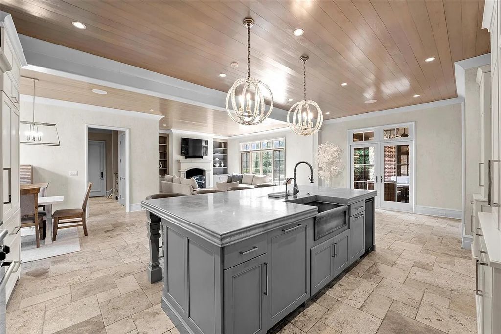 The House in Charlotte is a luxurious home consist of high-end custom features throughout, now available for sale. This home located at 3338 Leamington Ln, Charlotte, North Carolina