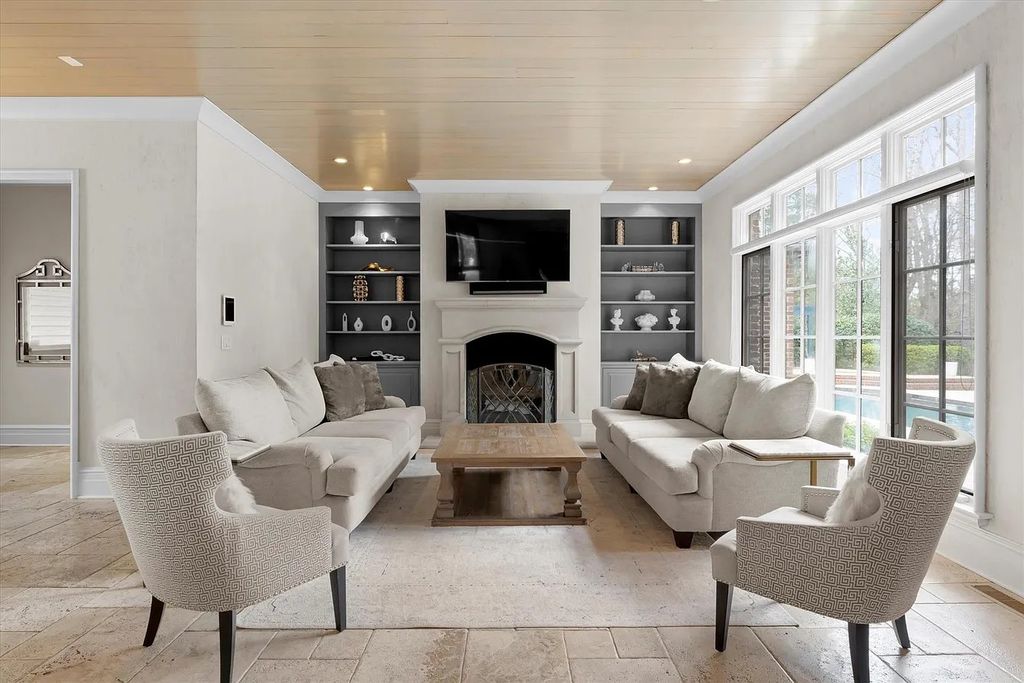 The House in Charlotte is a luxurious home consist of high-end custom features throughout, now available for sale. This home located at 3338 Leamington Ln, Charlotte, North Carolina